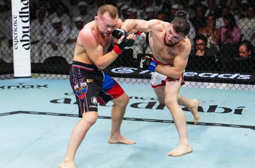 Petr Yan Bungkam Merab Dvalishvili Lewat Keputusan Mutlak Juri, Pertahankan Sabuk Juara UFC 333