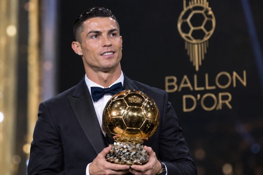 Cristiano Ronaldo Kalahkan Lionel Messi, Rebut Ballon d&rsquo;Or Terbaik Sepanjang Masa