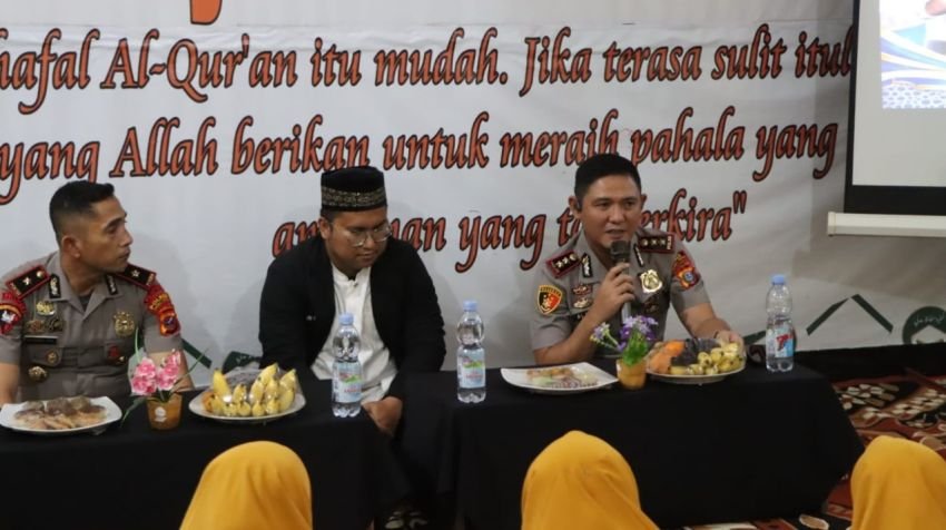 Peduli Pendidikan, Kapolres Tapteng  Kunjungi Pondok Tahfiz Amniyah Huffazh
