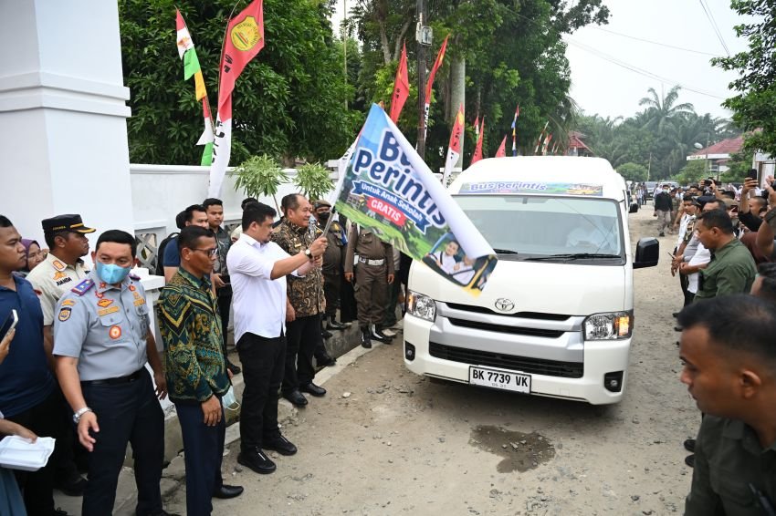 Bobby Luncurkan 33 Bus Gratis di 5 Kabupaten