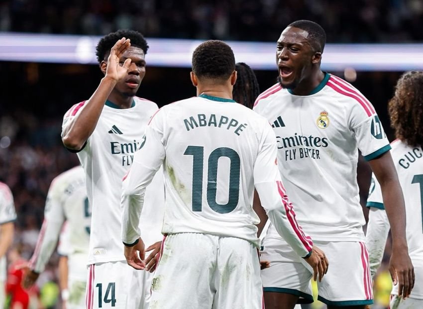 Real Madrid Hancurkan Sevilla 4-1, Mourinho Puji Dominasi Los Blancos Jelang El Clasico