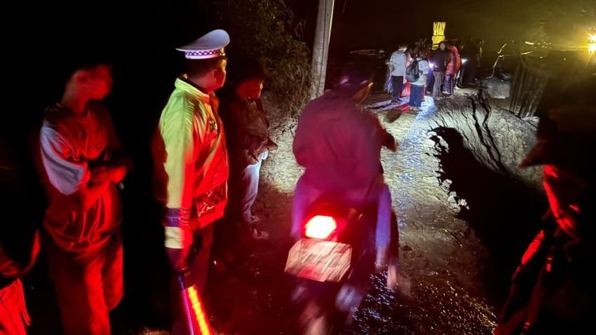 Badan Jalan Amblas, Jalinsum Sipirok-Tarutung Putus