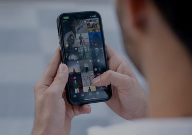 Awas! Kebiasaan Scrolling Ponsel Bisa Bikin Otak Kewalahan; Istilahnya Brain Rot