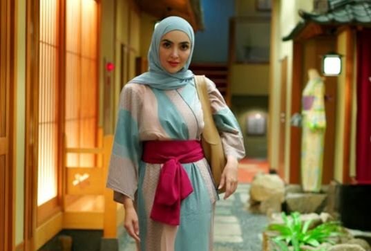 Yakin untuk Berhijab, Ashanty Bagi-bagi Baju Bekas