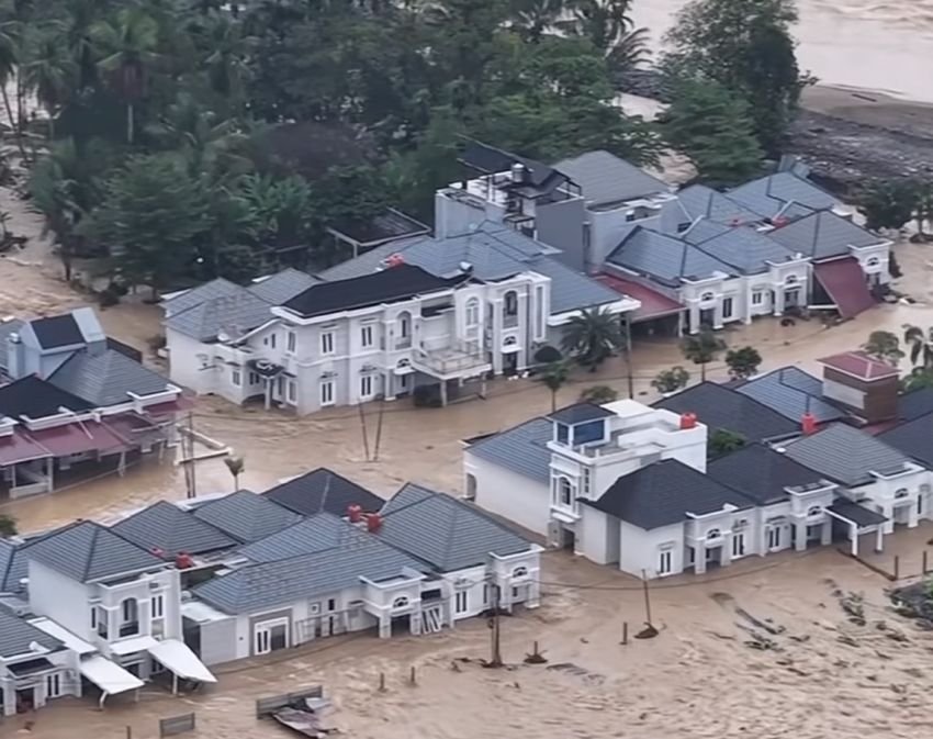 Banjir Padang Meluas, 498 Warga Terdampak dan 238 Jiwa Dievakuasi