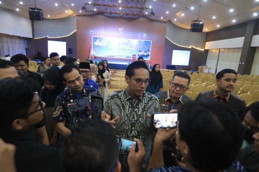 Rico Waas Salurkan Bantuan Pendidikan untuk 214 Mahasiswa Medan, Maksimal Rp6 Juta per Semester